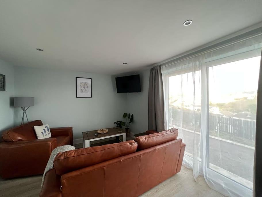 Orchard Lodge -Coastal Retreat, New Build, Village Views, Private Garden And Terrace Saint Brides Major Exterior photo